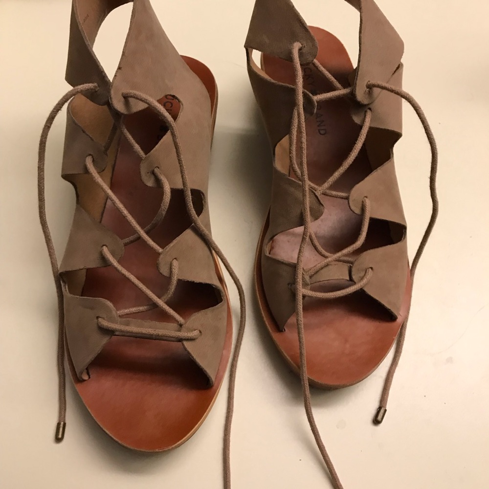 Lucky Brand sandals taupe size 7.5
